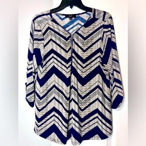 NAÏF Zip Front Blue and Tan Zig Zag Chevron Three-Quarter Sleeve Women’s Blouse